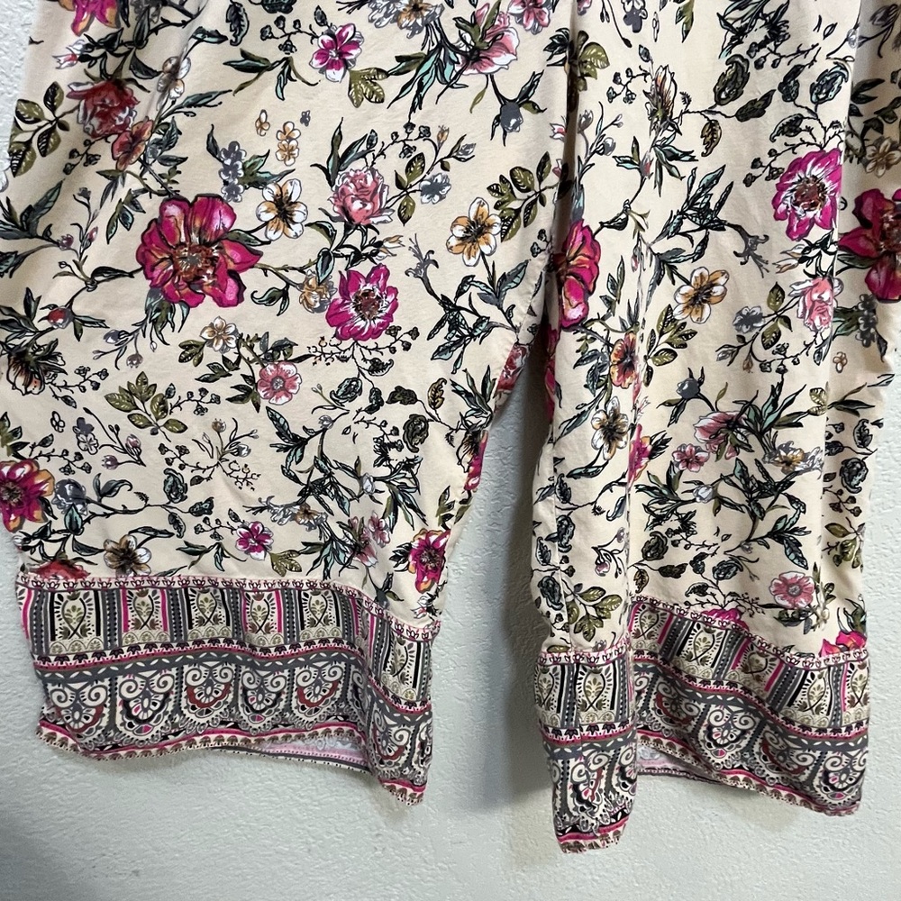 🌲3/$25 Floral Capri Length Jumpsuit - Picture 3 of 6